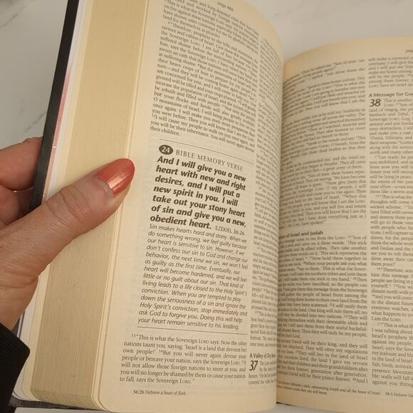 Holy Bible New Living Translation Red Letter Tyndale Gift & Award Edition 1997 - Picture 6 of 11